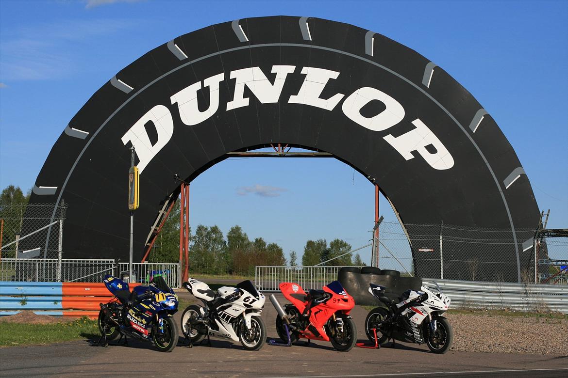 Yamaha R1 - Gruppe Billede :D
Fra Venstre..
Pedersen,Carsten,Anders,Buggi. billede 10