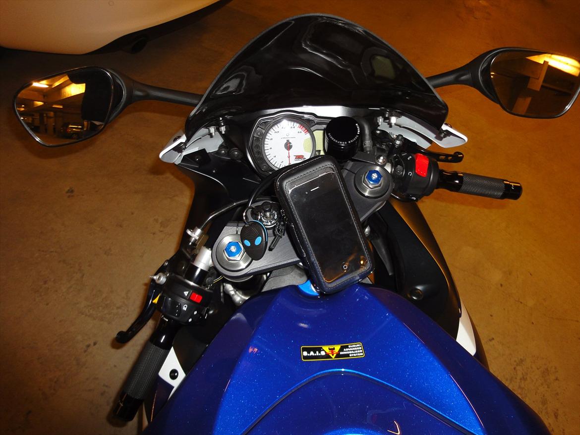 Suzuki GSX-R 750 - Rizoma håndtag, styr ender, bremsevæske beholder, og mobil holder. billede 5