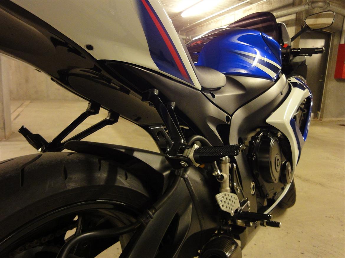 Suzuki GSX-R 750 - Sorte Rizoma fodviler for og bag. billede 6