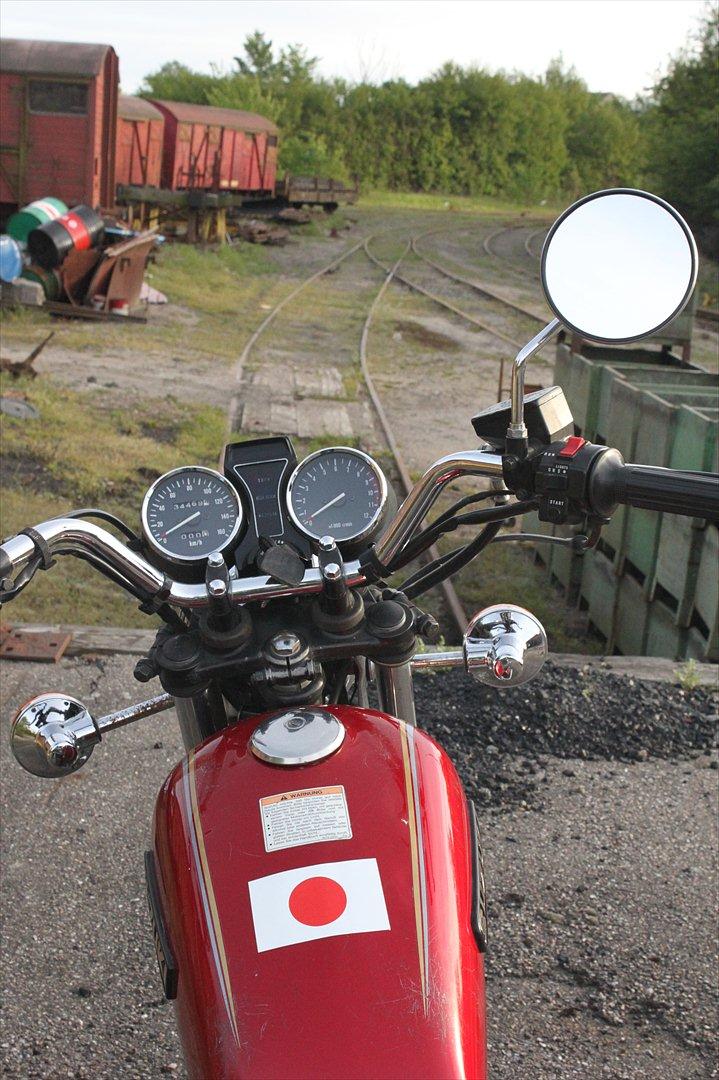 Suzuki GN 250 - Her ses det japanske flag tydeligt billede 6