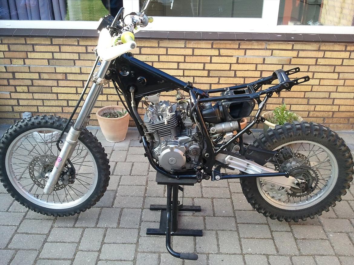 Suzuki DR 350 S - Så skal der lidt plastic på billede 11