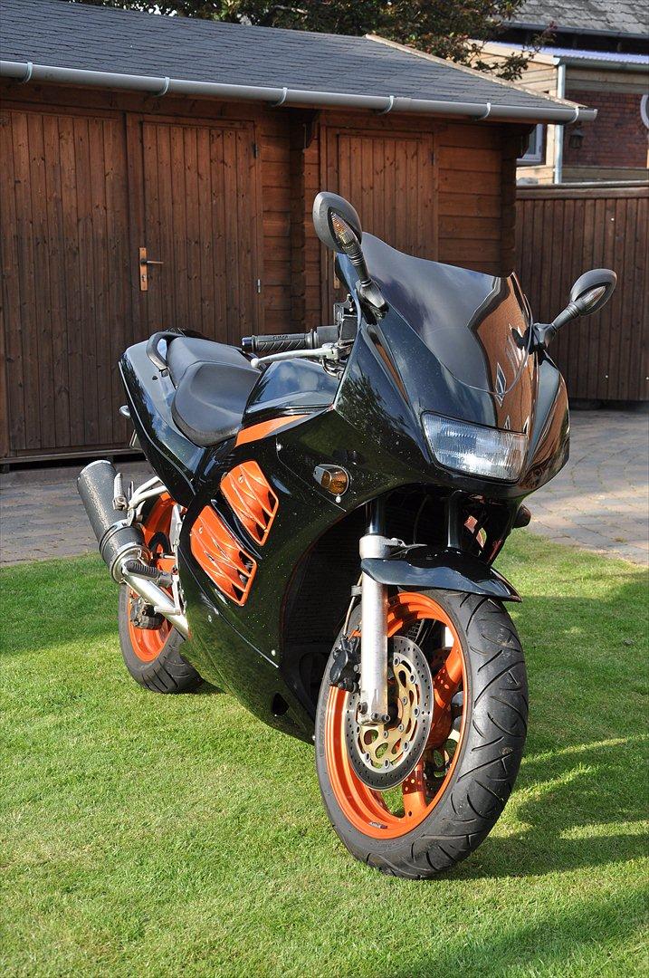 Suzuki RF 600 R billede 3