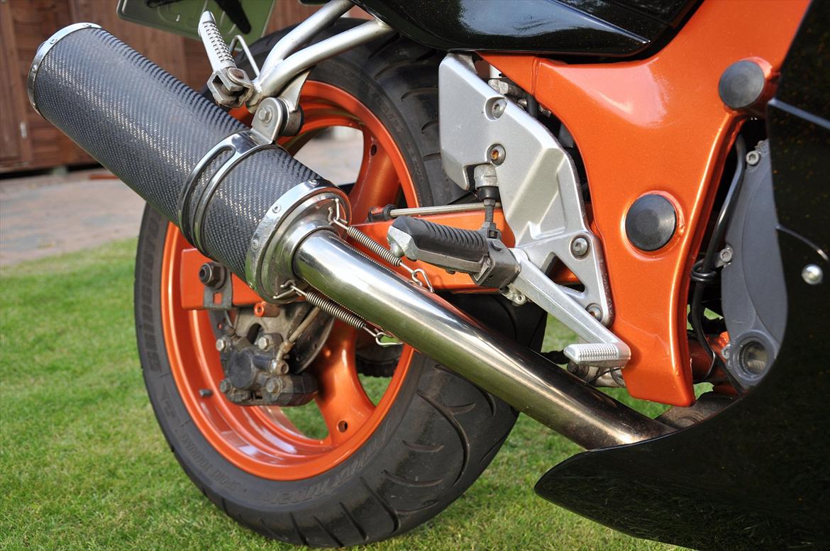 Suzuki RF 600 R billede 12