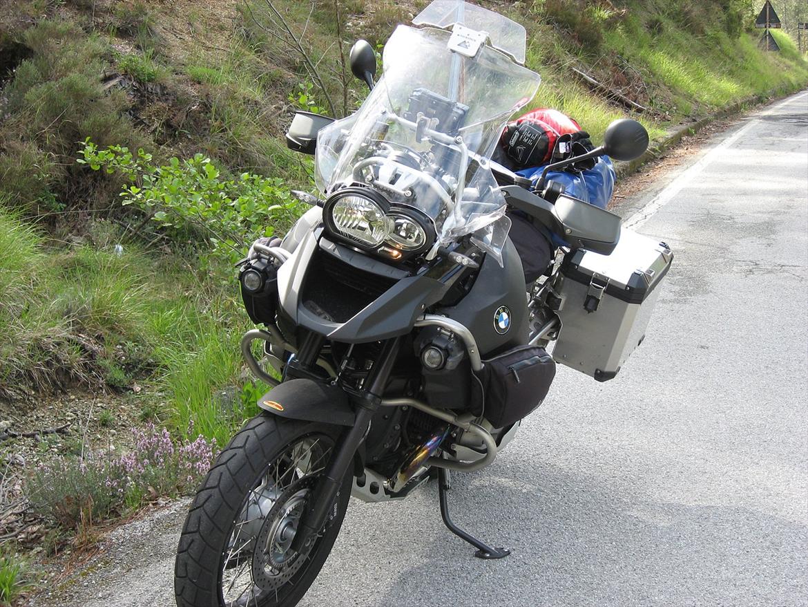 BMW R1200 GS Adventure - Ekstra spoiler fra Touratech. Endelig en vindskærm hvor jeg kan have visiret oppe uden turbulens på solbrillerne. billede 14