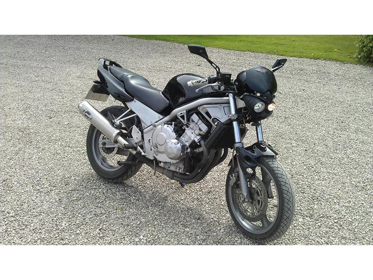 Honda Cb-1 400f -Custom Fighter- // SOLGT - Det færdige resultat, dog skal håndtagne skiftes da de ikke passer syntes jeg billede 1