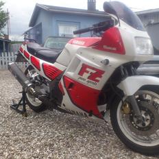 Yamaha FZ 750