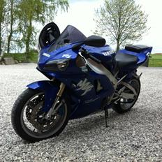 Yamaha YZF R1