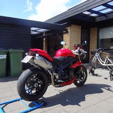 Triumph speed triple 1050