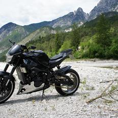 Yamaha R1 Streetfighter SOLGT