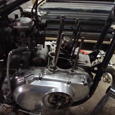 Suzuki GS 425