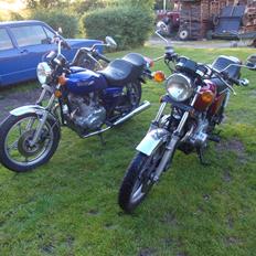 Suzuki GS 425