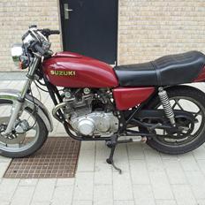 Suzuki GS 425