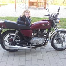 Suzuki GS 425