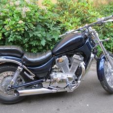 Suzuki Intruder VS700