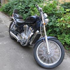 Suzuki Intruder VS700