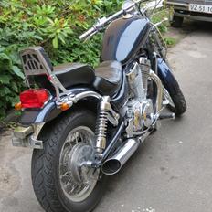 Suzuki Intruder VS700