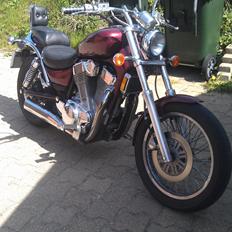 Suzuki Intruder vs 1400