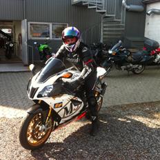 Aprilia RSV 1000 R Factory