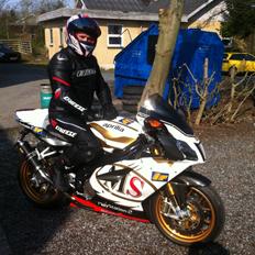 Aprilia RSV 1000 R Factory