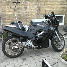 Suzuki gsxr 250 ss