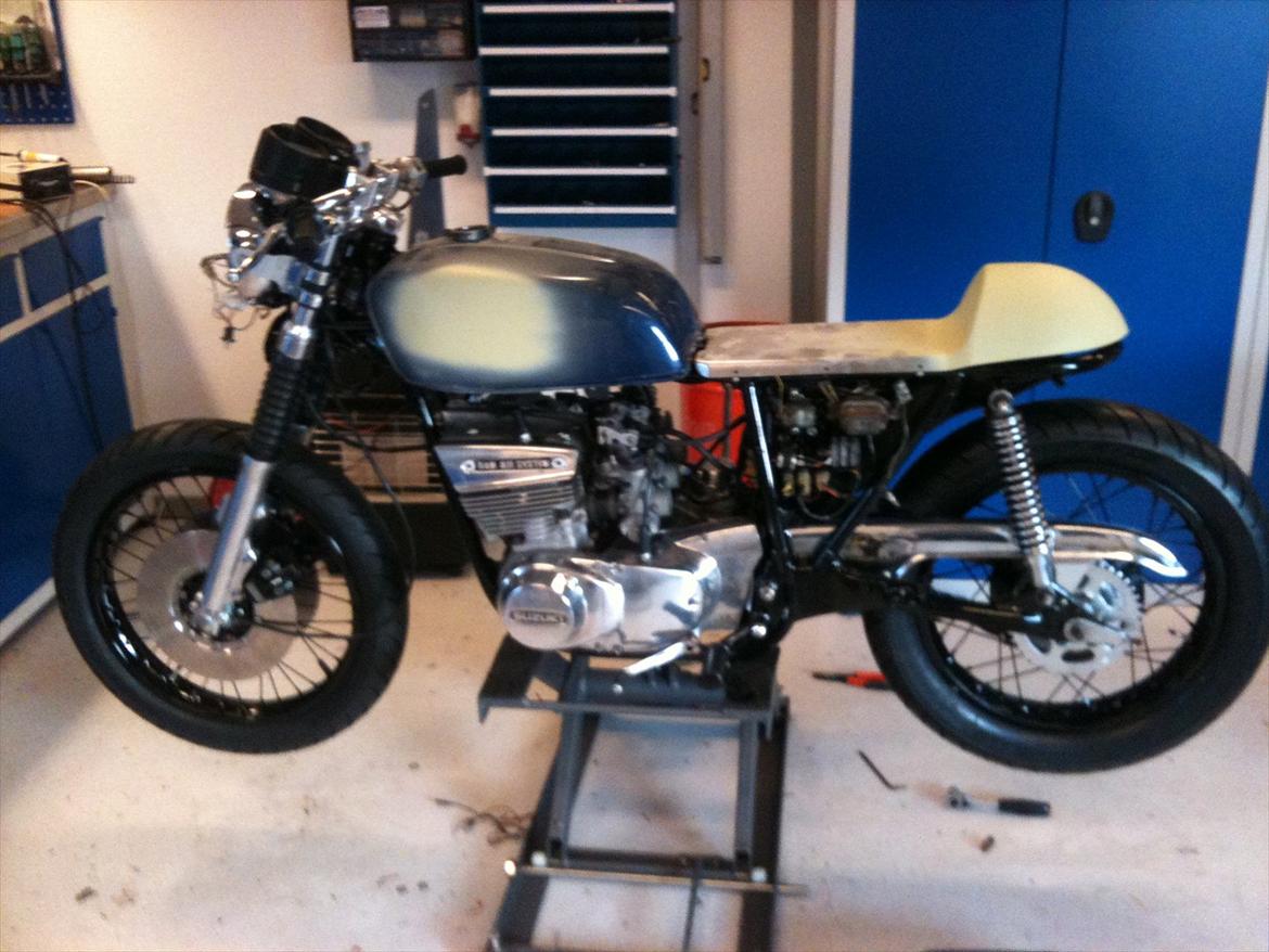 Suzuki GT 550 Cafe racer Solgt billede 7