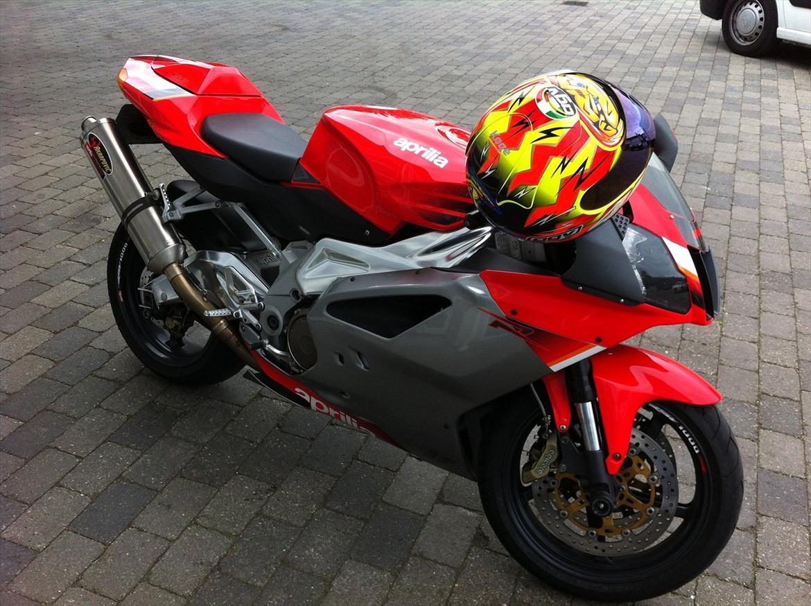 Aprilia RSV 1000 RR billede 1