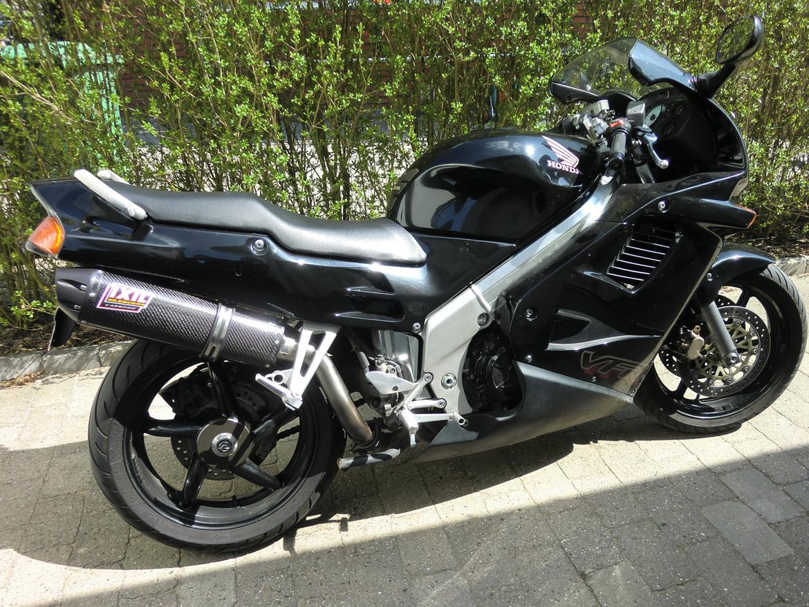 Honda VFR750II - solgt - Så blev IXIL'en smidt på :) billede 13