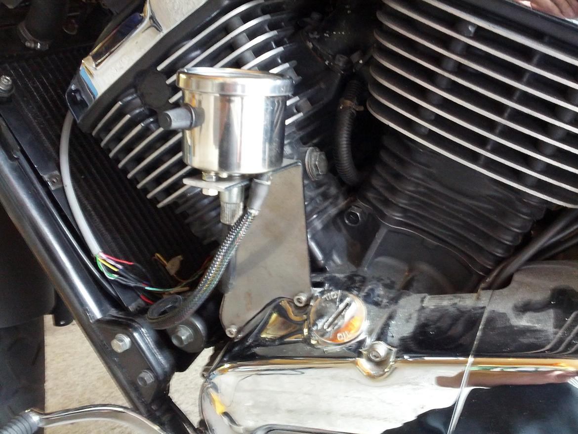 Kawasaki VN800 Classic - Beslag til nyt speedometer monteret på siden. billede 9
