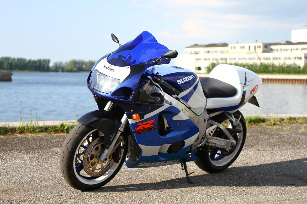 Suzuki GSXR 750 (SOLGT) billede 2