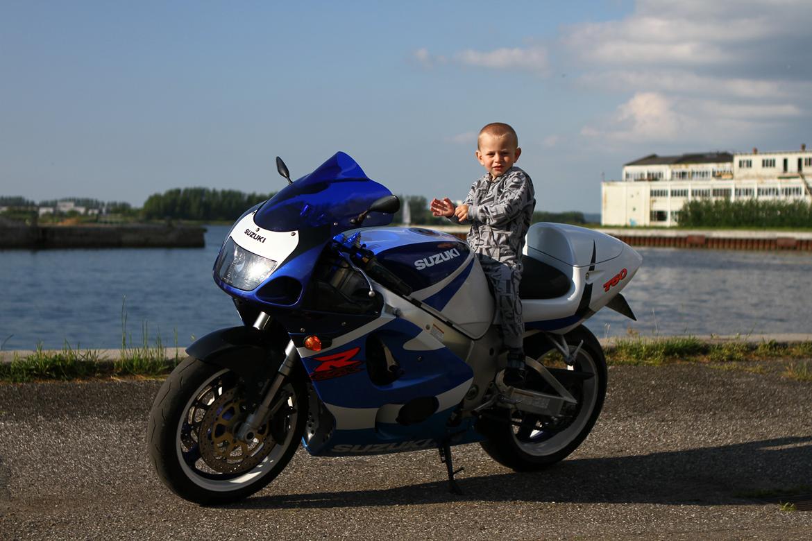 Suzuki GSXR 750 (SOLGT) billede 7