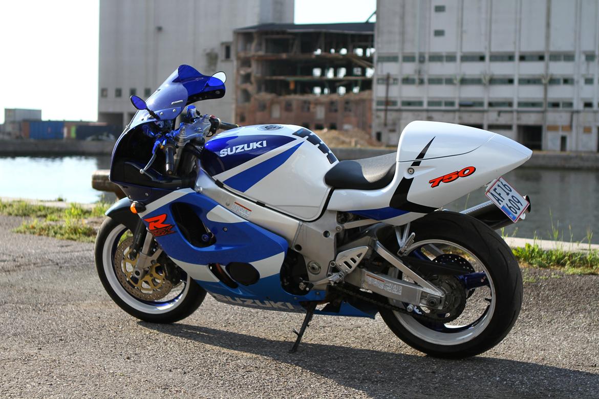 Suzuki GSXR 750 (SOLGT) billede 8