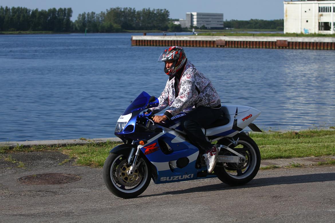 Suzuki GSXR 750 (SOLGT) billede 10