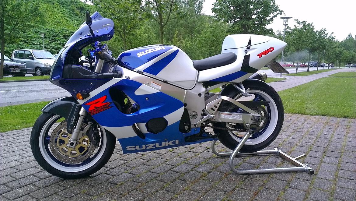 Suzuki GSXR 750 (SOLGT) billede 14