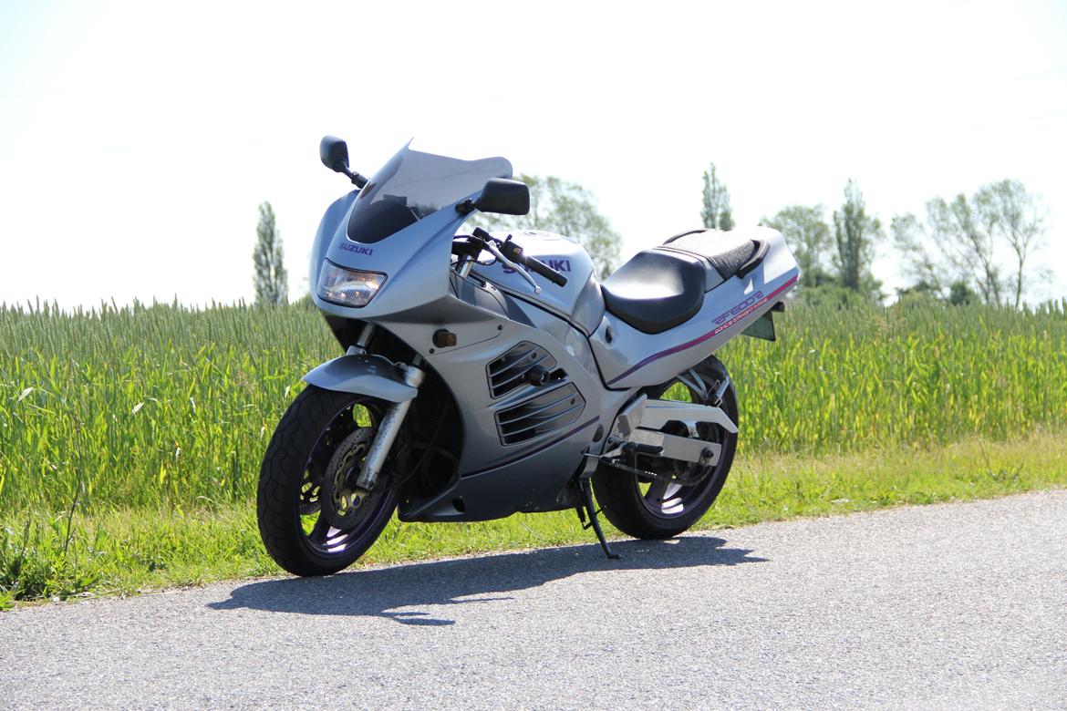 Suzuki RF-600R billede 1