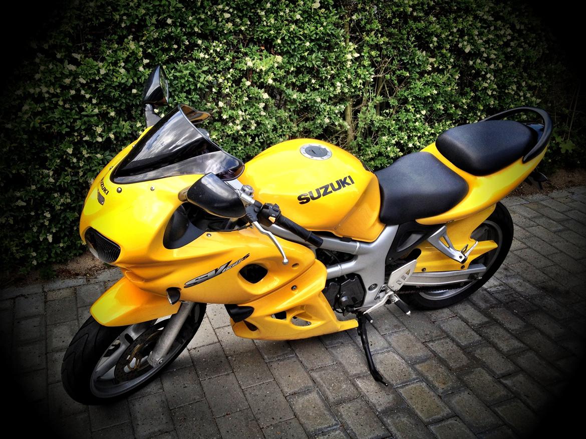 Suzuki SV 650S SOLGT - Som den så ud da jeg hentede den, virkelig flot, i 3 forskellige gule farver... billede 7