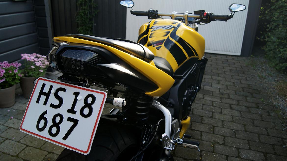 Yamaha FZ1-N "SOLGT" - den nye baglygte og de nye spejle billede 13
