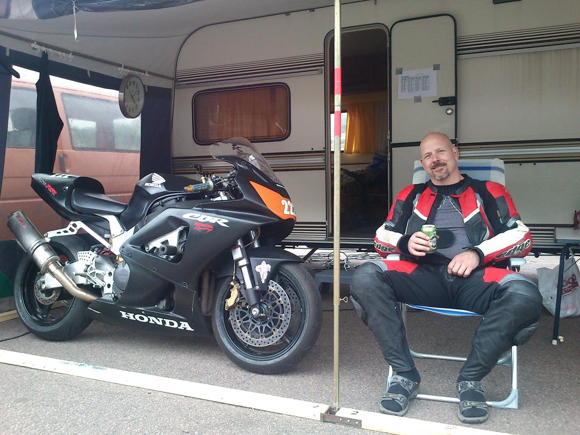 Honda CBR929RR - Fed afslutning på dagen. Kørte 1.07:371 som det hurtigeste billede 3