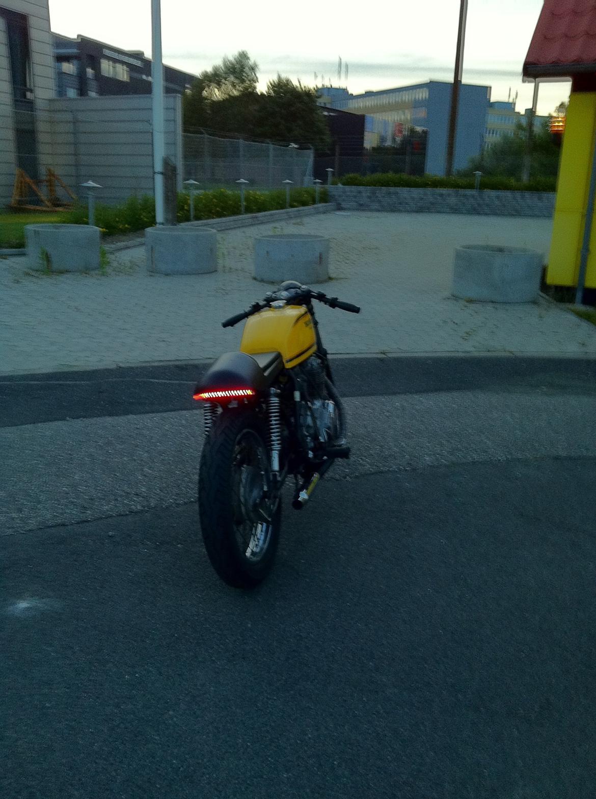 Honda CB 400 F billede 1