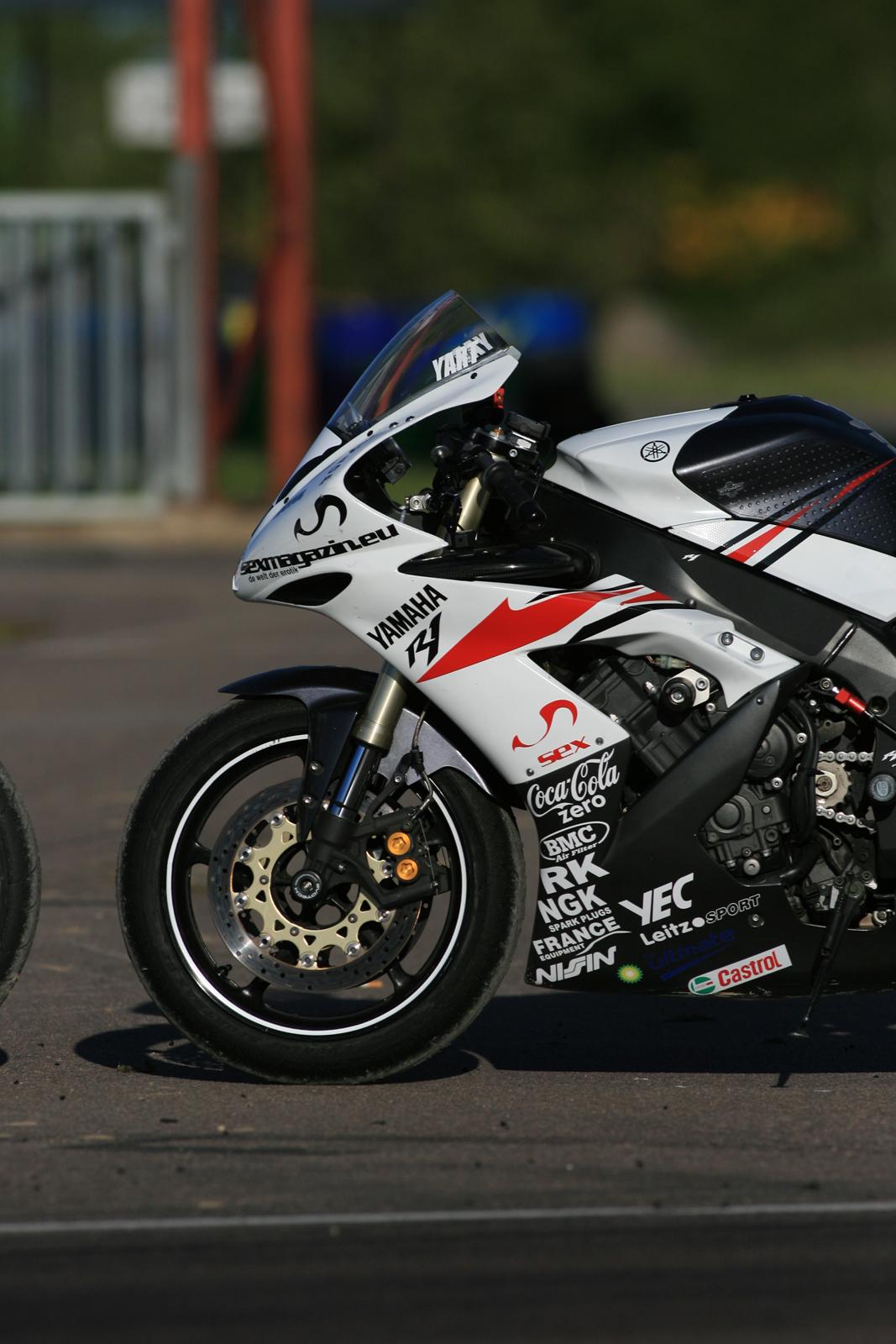 Yamaha YZF-R1 Baneged billede 17