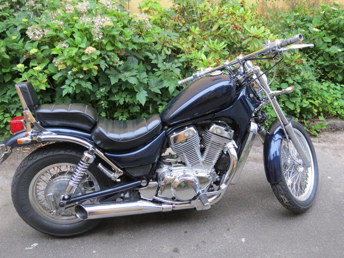 Suzuki Intruder VS700 billede 1