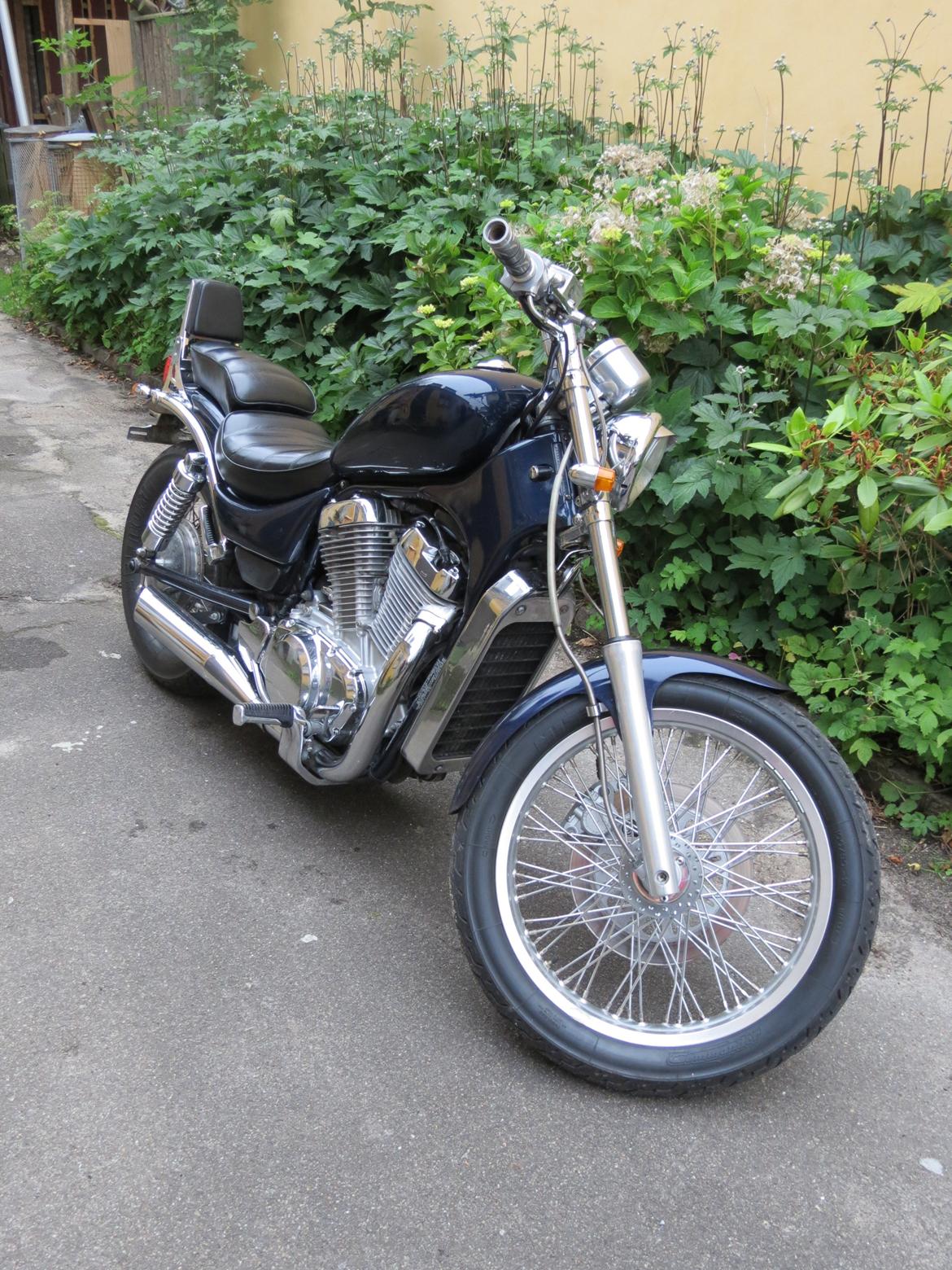 Suzuki Intruder VS700 billede 2