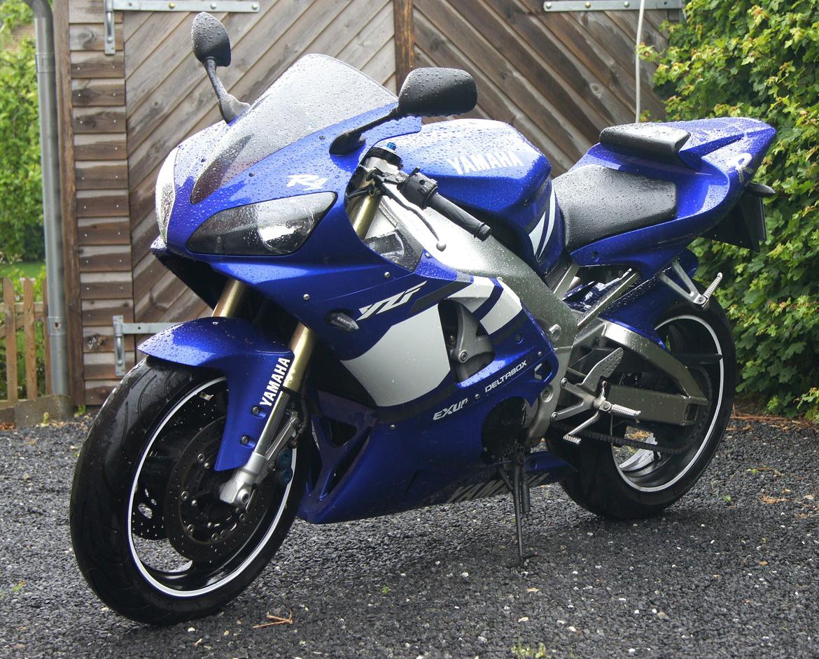 Yamaha R1 billede 1