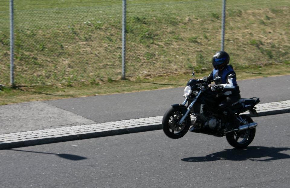 Suzuki SV1000N - Privat vej = Legeplads billede 12