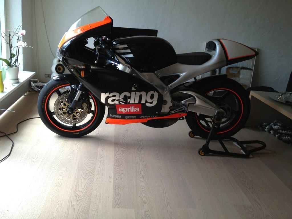 Aprilia RS 250 Replica - inde i stuen billede 12