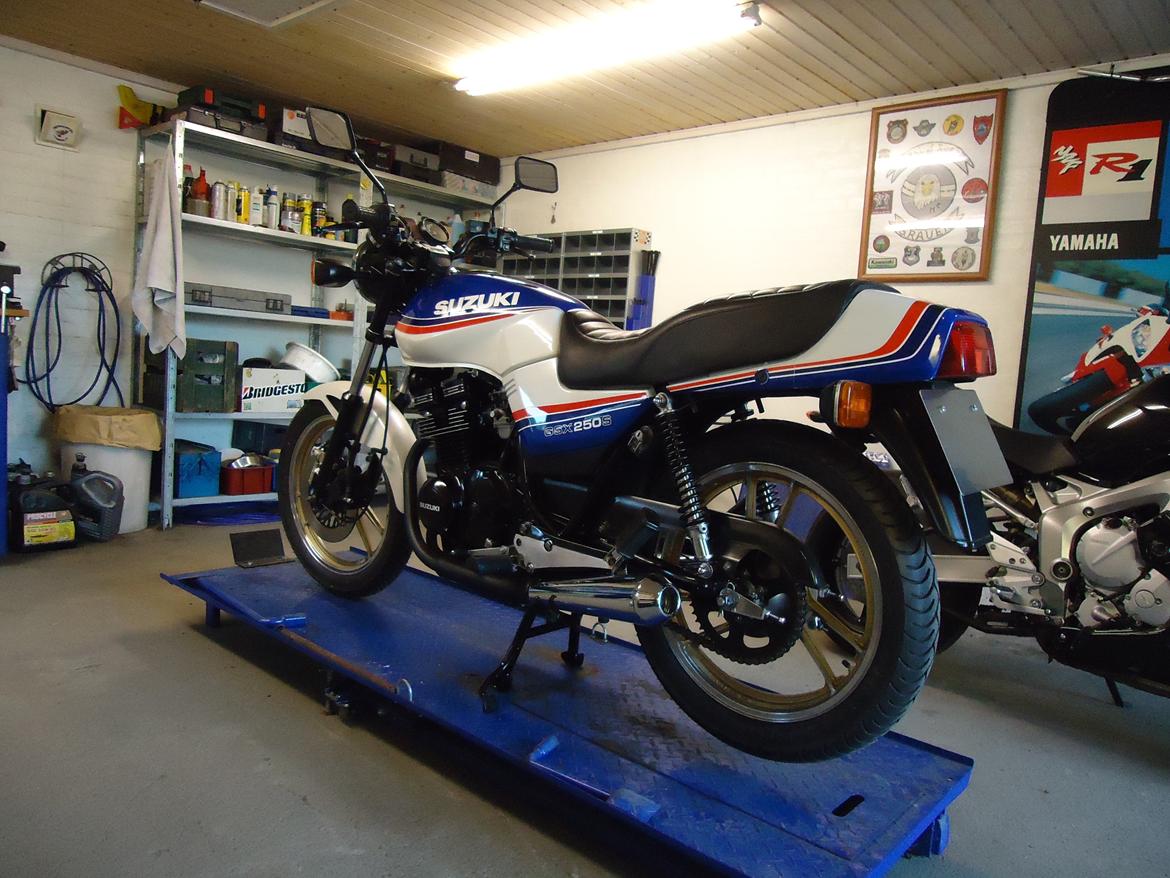 Suzuki GSX 250 ES billede 10