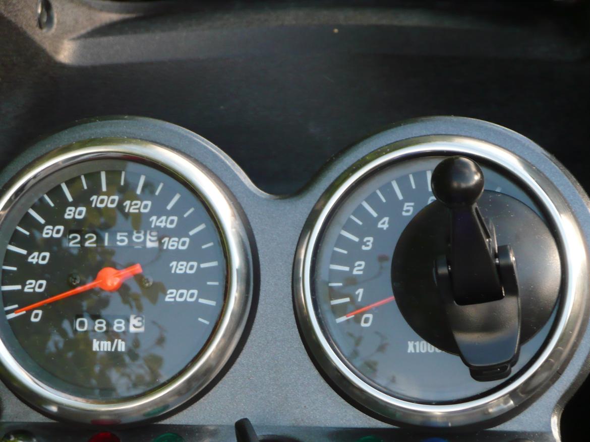 Suzuki GS500F - Bruger sommetider gps, så sugekoppen sidder på omdrejningstælleren. billede 11