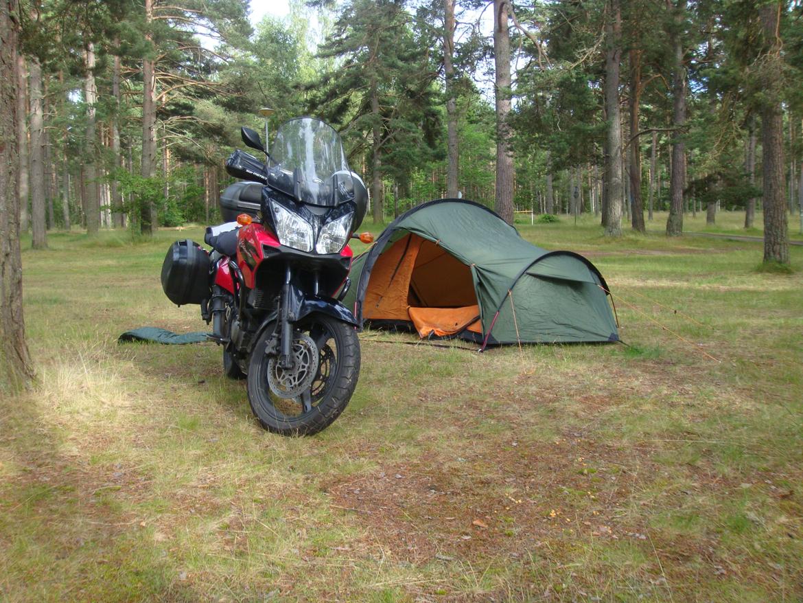 Suzuki DL 650 V-Strom - Overnatning på vmck camp i Bunkaryd Sverige billede 16