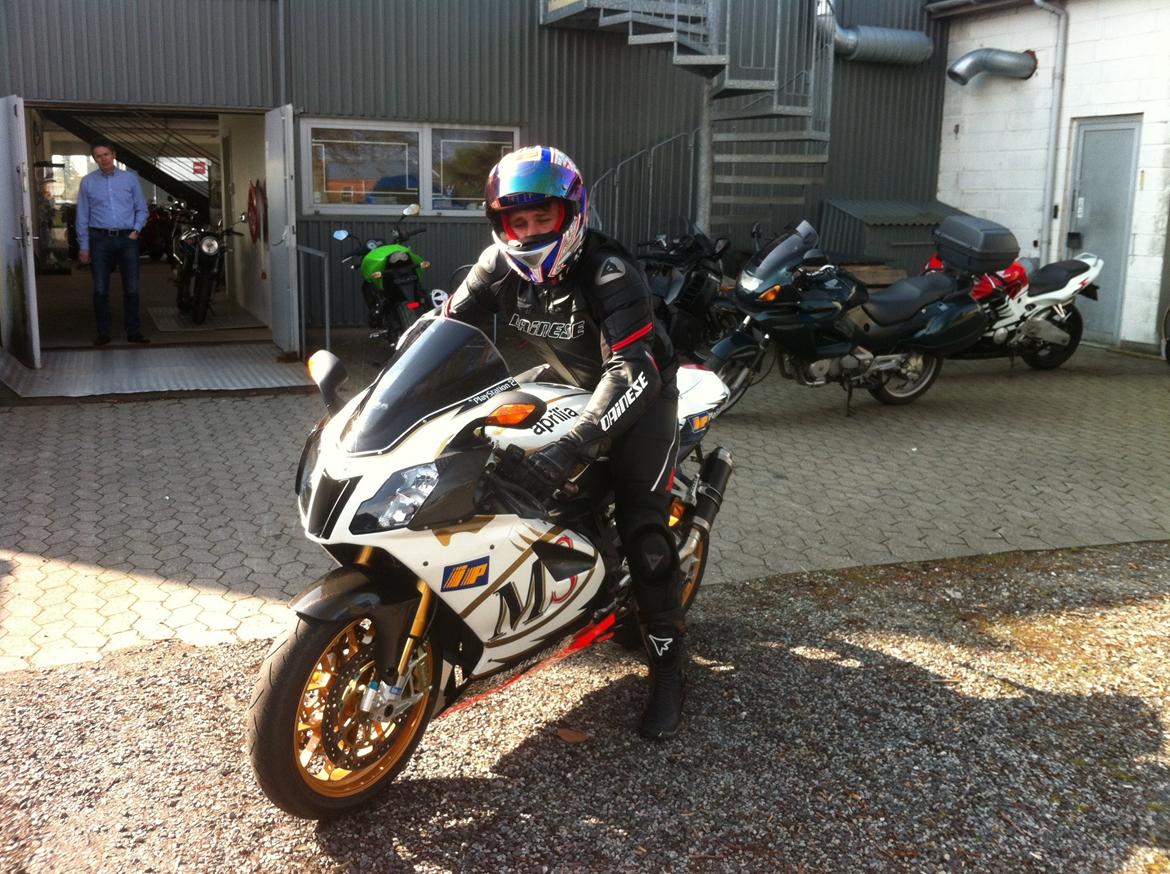 Aprilia RSV 1000 R Factory billede 2