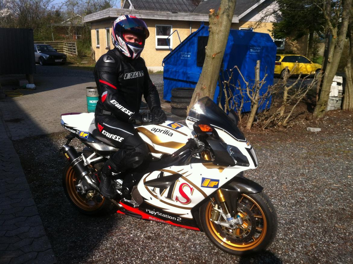 Aprilia RSV 1000 R Factory billede 3
