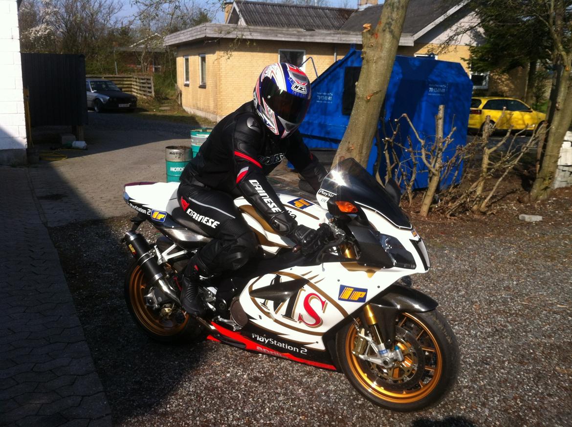 Aprilia RSV 1000 R Factory billede 4